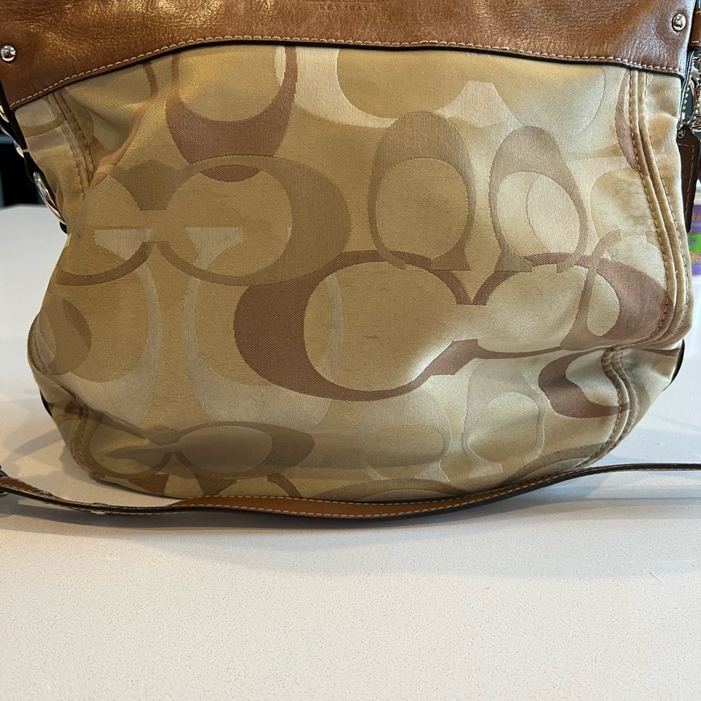 Coach Signature Zoe Women's Bag